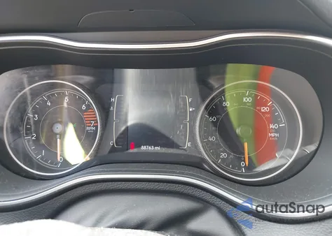 2019 Jeep Cherokee Latitude 4X4 z USA, uszkodzony, nr VIN 1C4PJMCB3KD380303